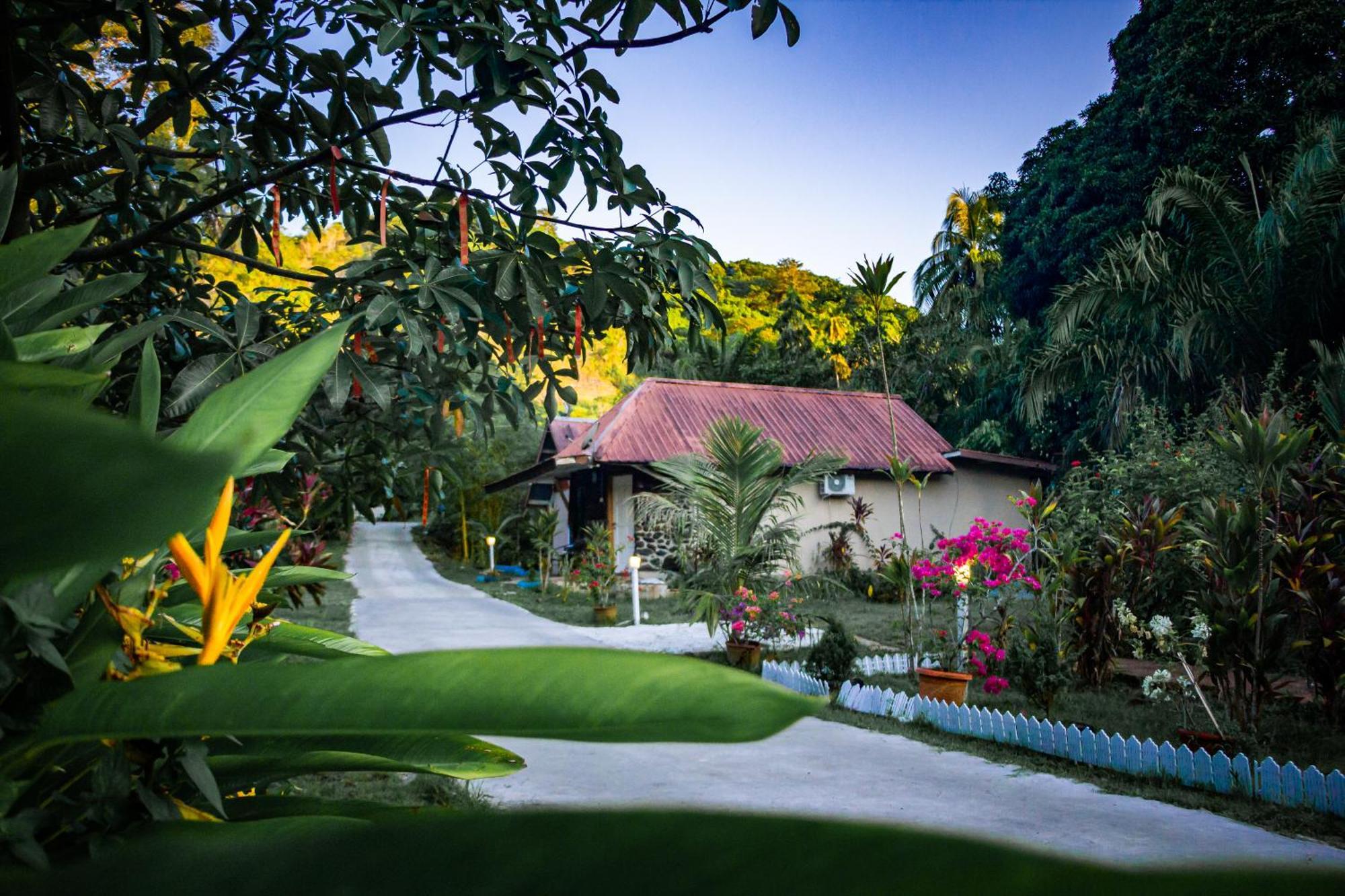Timba Garden Free Town And Jetty Transport Hotel เซมปอร์นา ภายนอก รูปภาพ