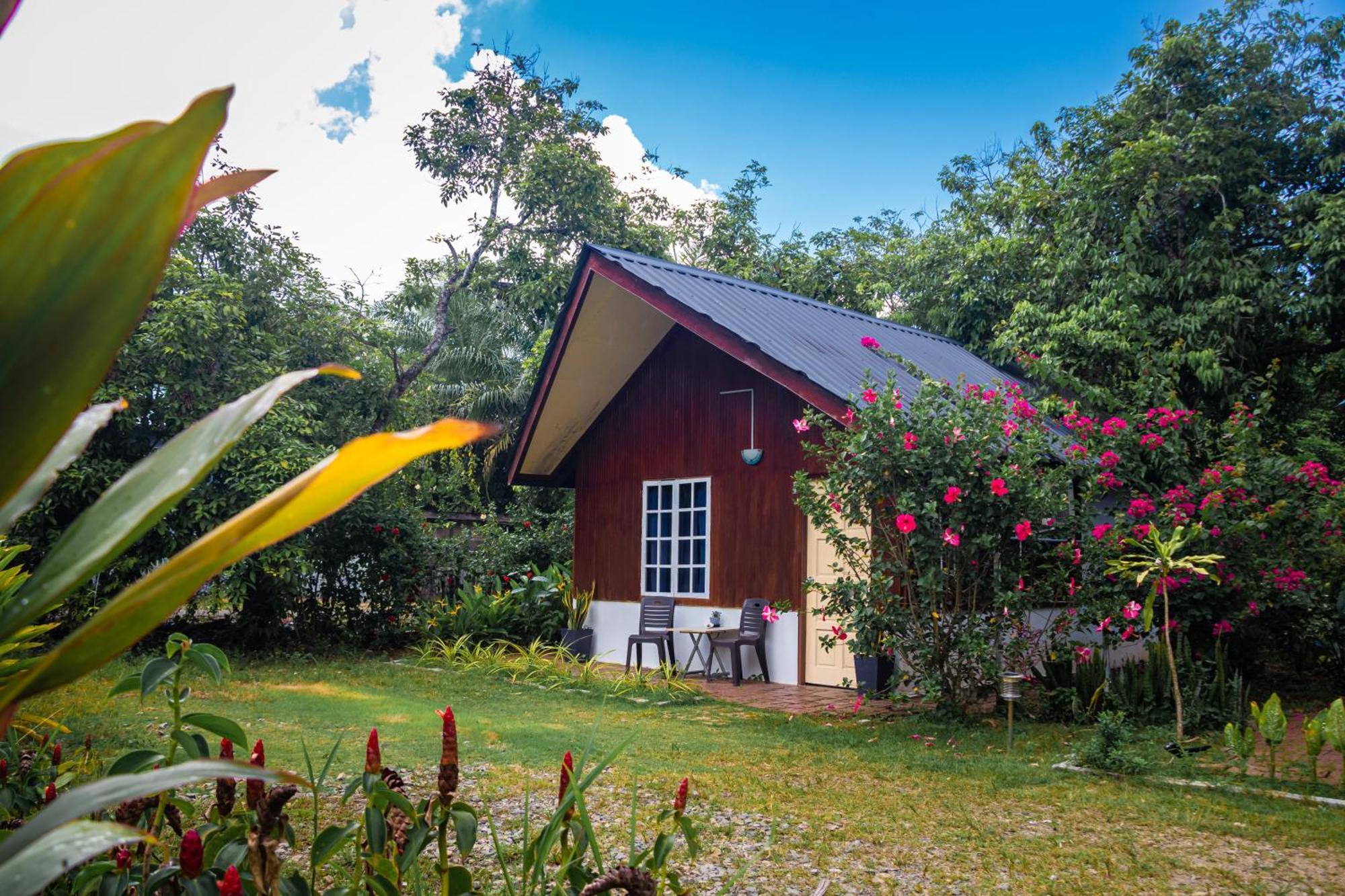 Timba Garden Free Town And Jetty Transport Hotel เซมปอร์นา ภายนอก รูปภาพ